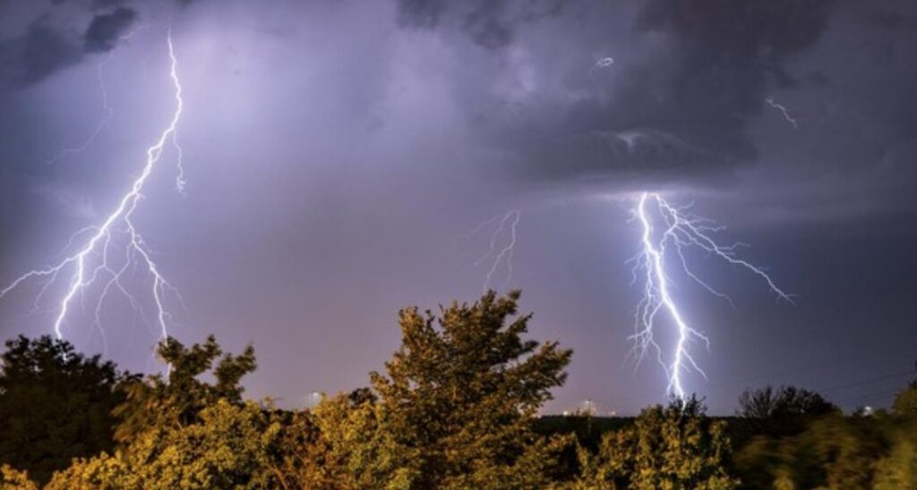 Arde petir- sambaran petir